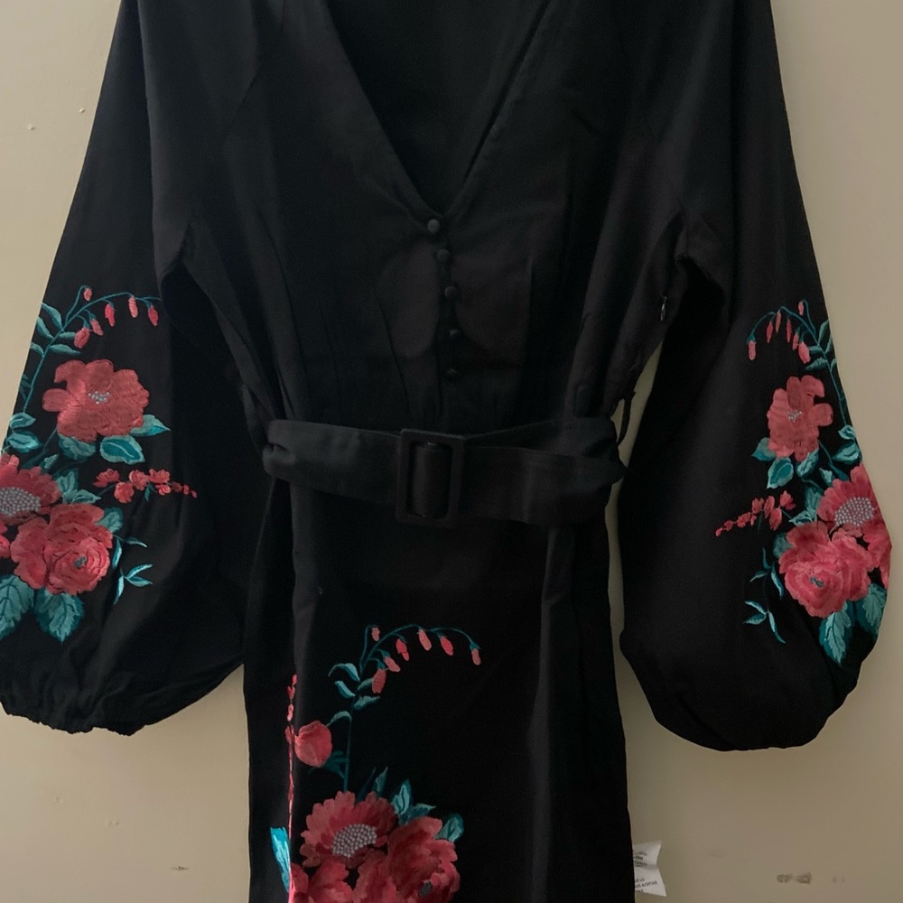“SOLD” SOLD”long sleeve, ASOS V-neck mini dress, buckle belt, floral appliqué. - Picture 3 of 12